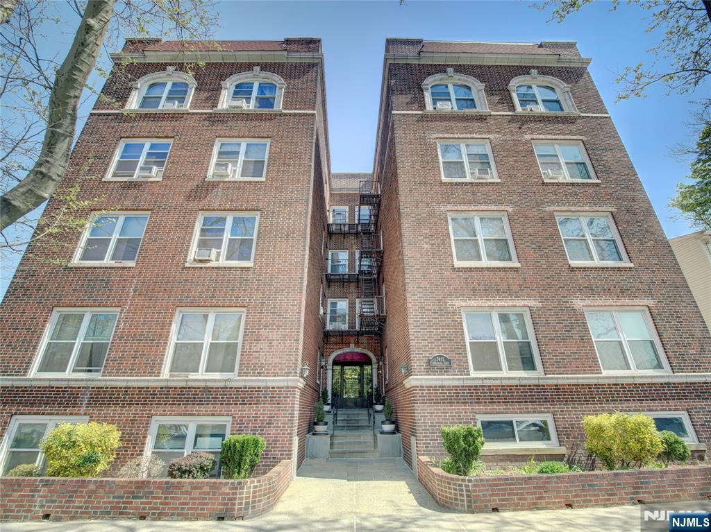 7411 Boulevard East 405
