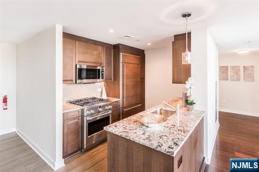 1000 Avenue At Port Imperial PH702