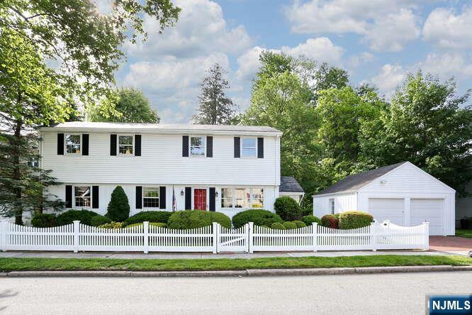 Property for Sale at 25 Newark Avenue, Westwood, New Jersey - Bedrooms: 5 
Bathrooms: 2 
Rooms: 9  - $775,000