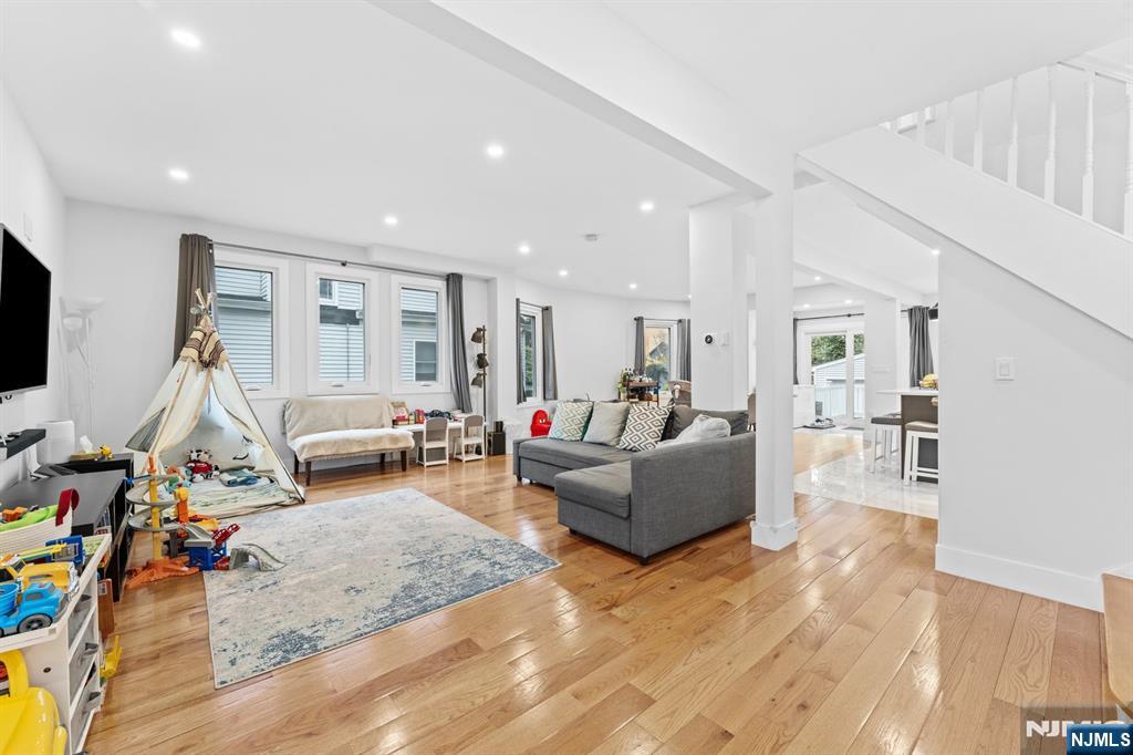 88 Montross Avenue