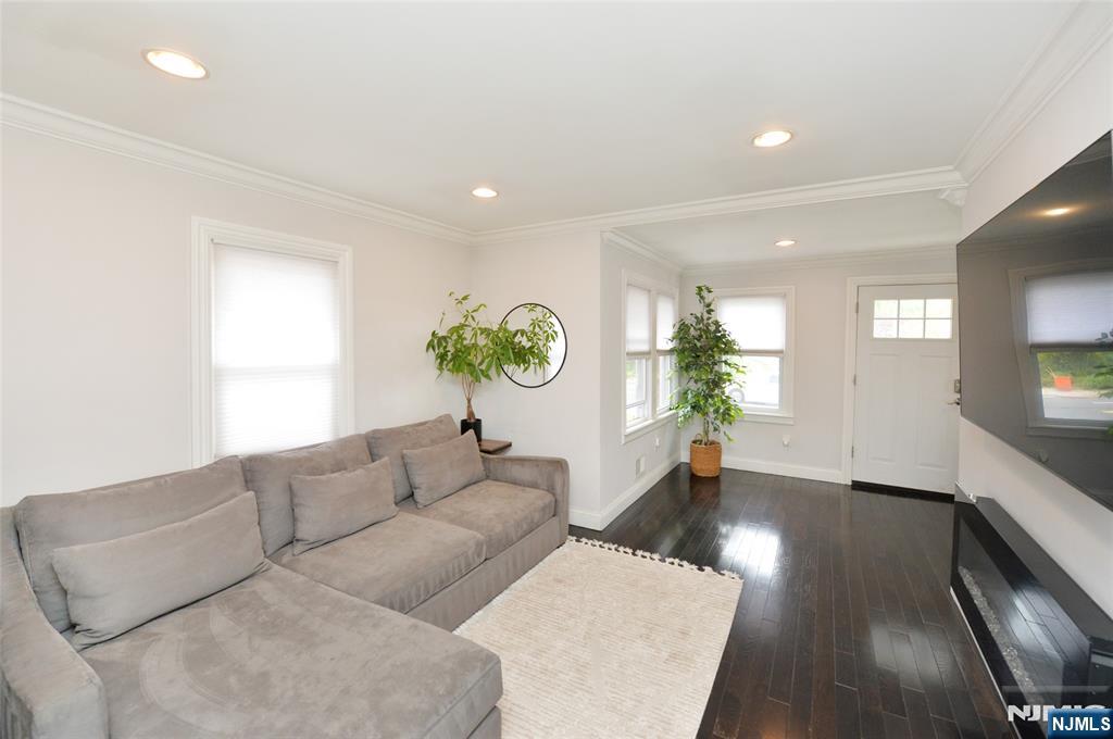25-14 Berdan Avenue
