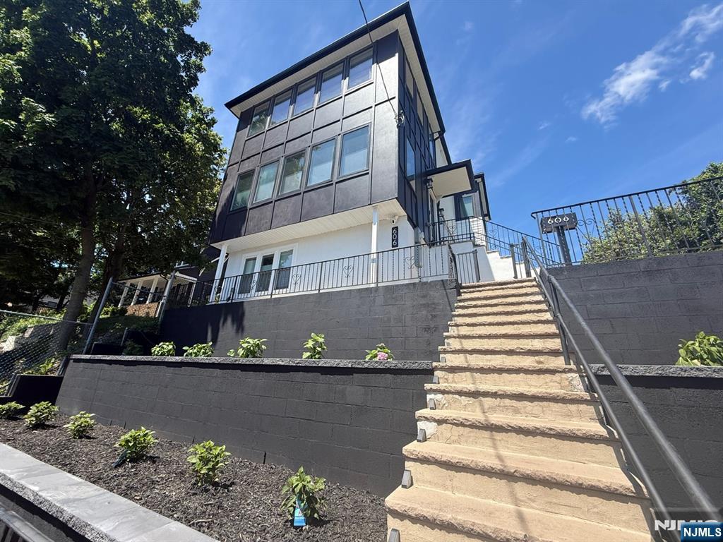 606 5th Street