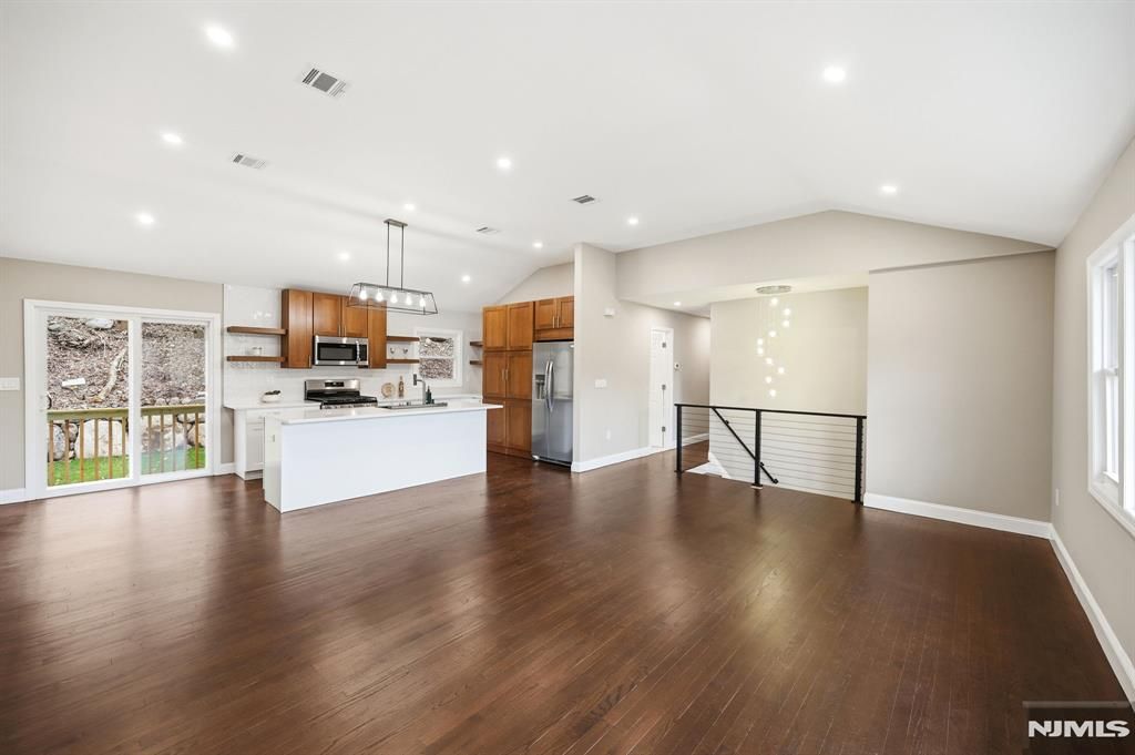 Photo of 550 Ramapo Valley Road, Oakland, NJ 07436 (MLS # 26009454)