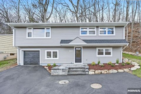 Photo of 550 Ramapo Valley Road, Oakland, NJ 07436 (MLS # 26009454)