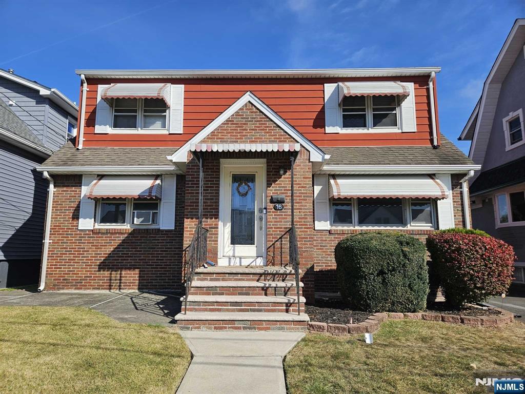 14 Alaska St 2, Garfield, New Jersey - 2 Bedrooms  
1 Bathrooms  
5 Rooms - 