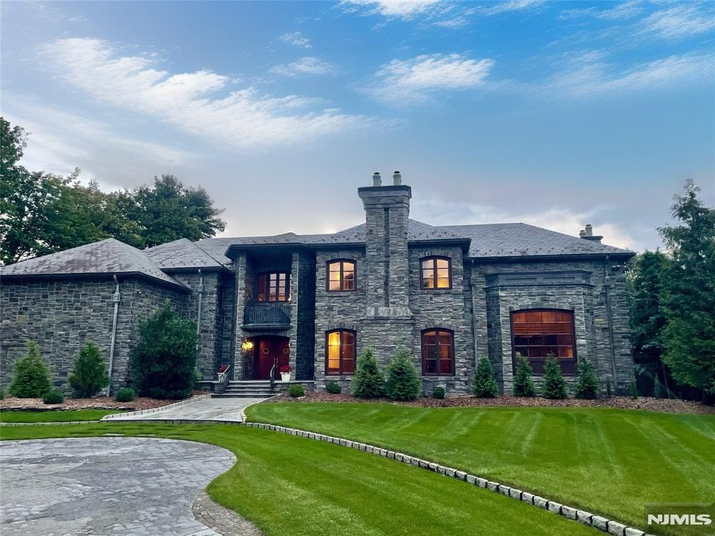 Photo of 64 Stony Ridge Road, Saddle River, NJ 07458 (MLS # 22039212)