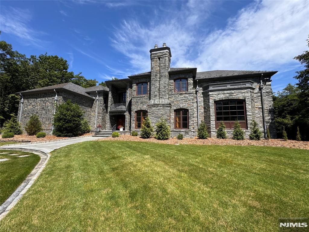 Photo of 64 Stony Ridge Road, Saddle River, NJ 07458 (MLS # 22039212)