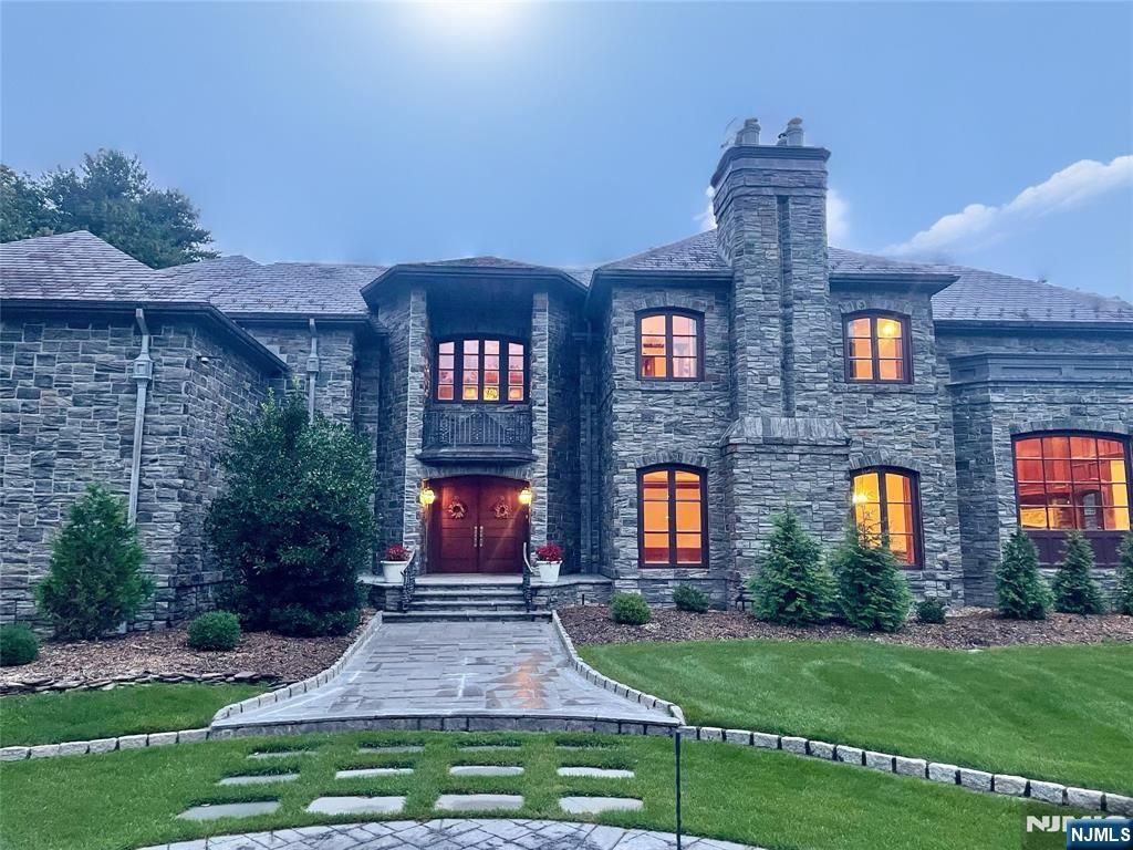 Photo of 64 Stony Ridge Road, Saddle River, NJ 07458 (MLS # 22039212)