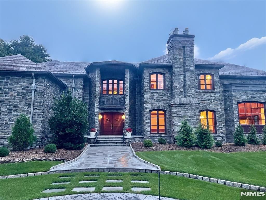 Photo of 64 Stony Ridge Road, Saddle River, NJ 07458 (MLS # 22039212)