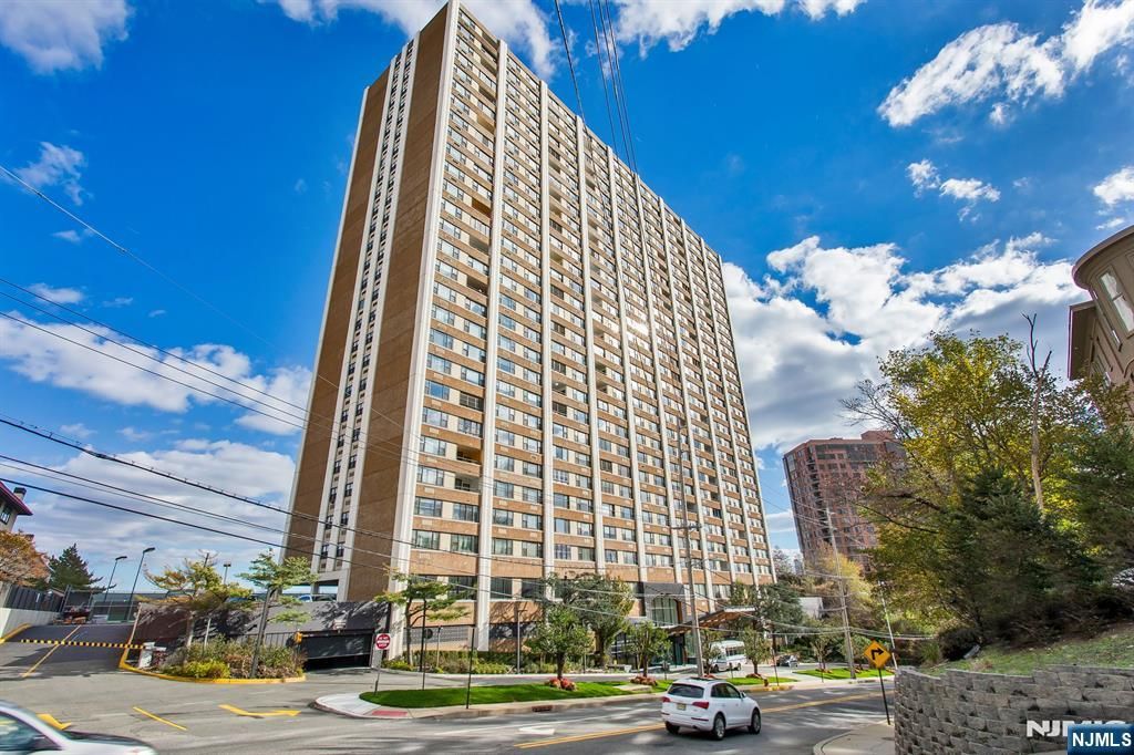 Photo of 250 Gorge Road #22 K, Cliffside Park, NJ 07010 (MLS # 25026679)