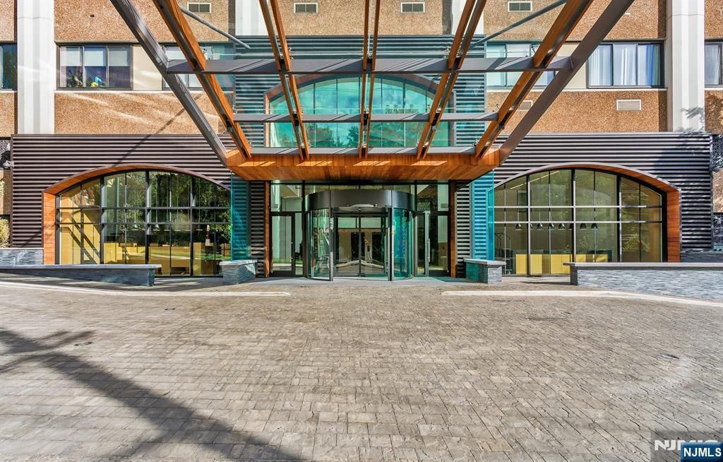 Photo of 250 Gorge Road #22 K, Cliffside Park, NJ 07010 (MLS # 25026679)