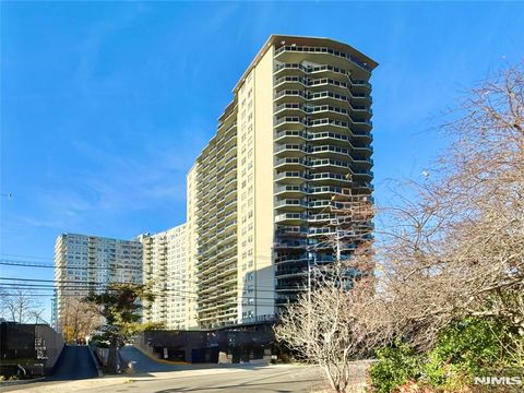 Photo of 2077 Center Avenue #5E, Fort Lee, NJ 07024 (MLS # 25042631)