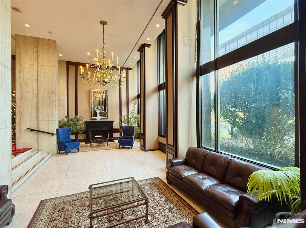 2077 Center Avenue 5E