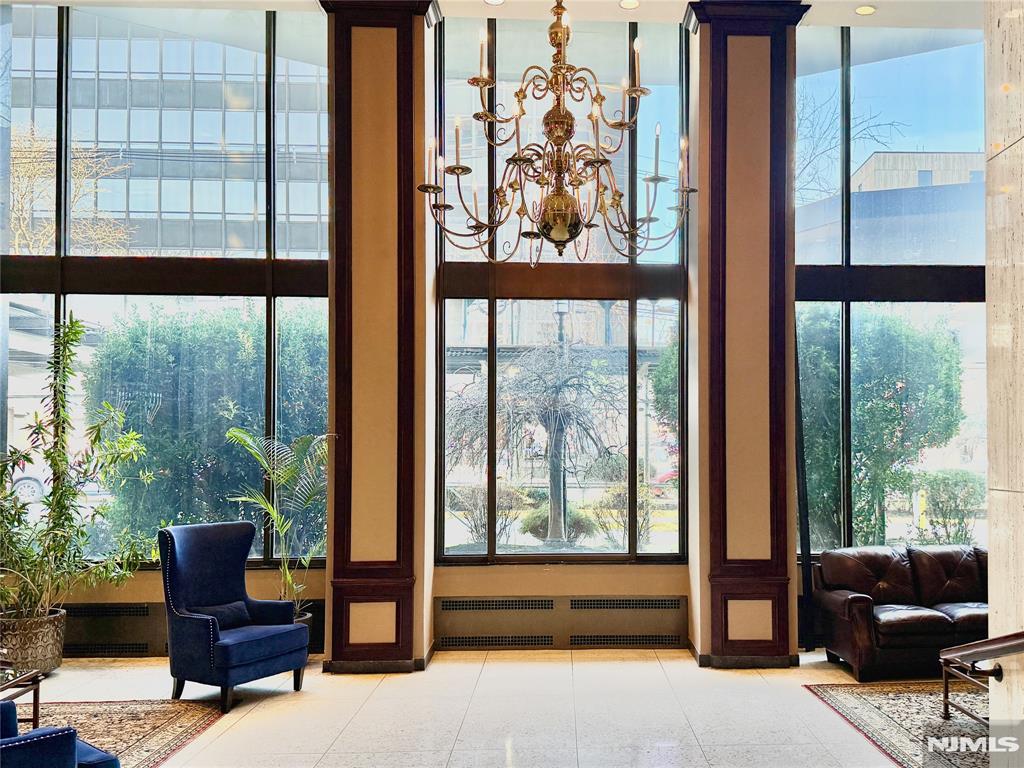 2077 Center Avenue 5E