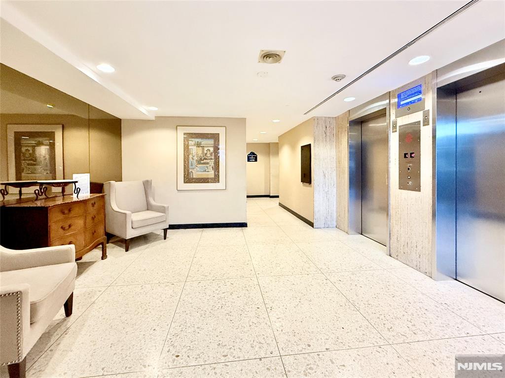 2077 Center Avenue 5E