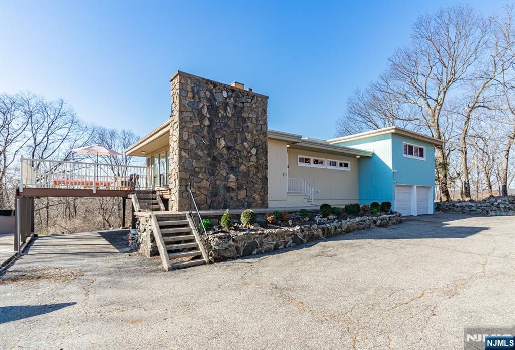 Photo of 21 Skyview Road, Ringwood, NJ 07456 (MLS # 25035366)