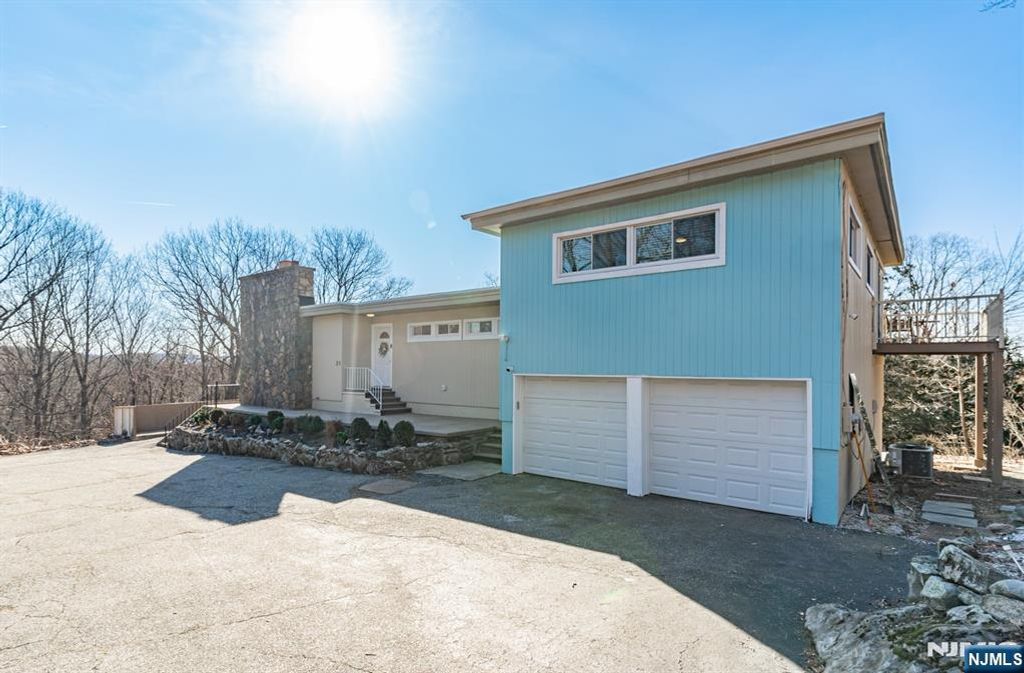 Photo of 21 Skyview Road, Ringwood, NJ 07456 (MLS # 25035366)