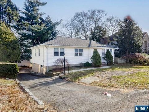 Photo of 59 Herring St, Harrington Park, NJ 07640 (MLS # 26012984)