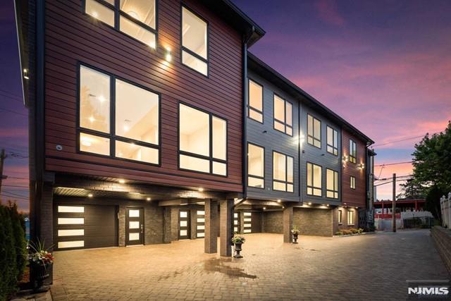 Rental Property at 82 W Ruby Ave A, Palisades Park, New Jersey - Bedrooms: 3 
Bathrooms: 3.5 
Rooms: 9  - $4,895 MO.