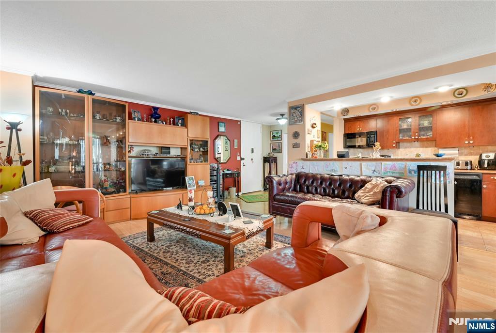 200 Winston Drive 1807