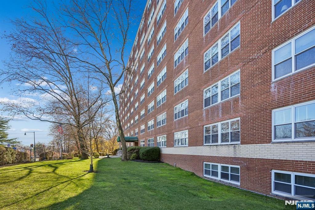 926 Bloomfield Avenue 3L