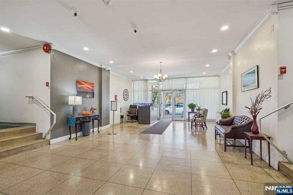 926 Bloomfield Avenue 3L