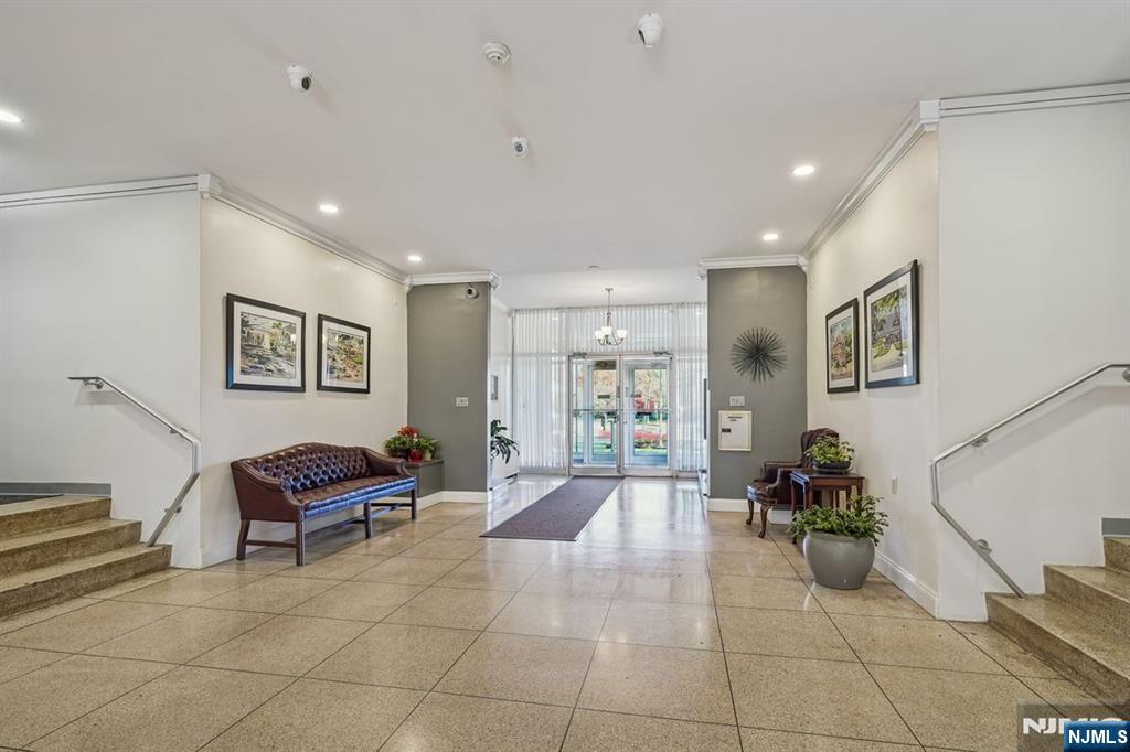 926 Bloomfield Avenue 3L