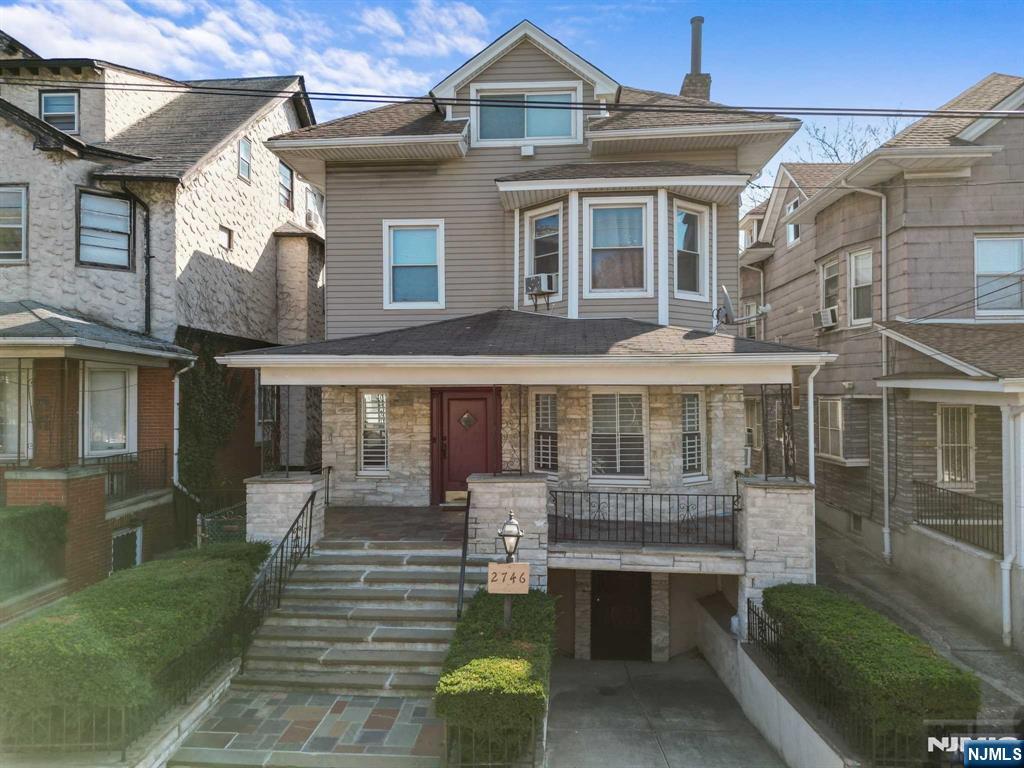 2746 John F Kennedy Boulevard, Jersey City, New Jersey - 7 Bedrooms  
3.5 Bathrooms  
16 Rooms - 