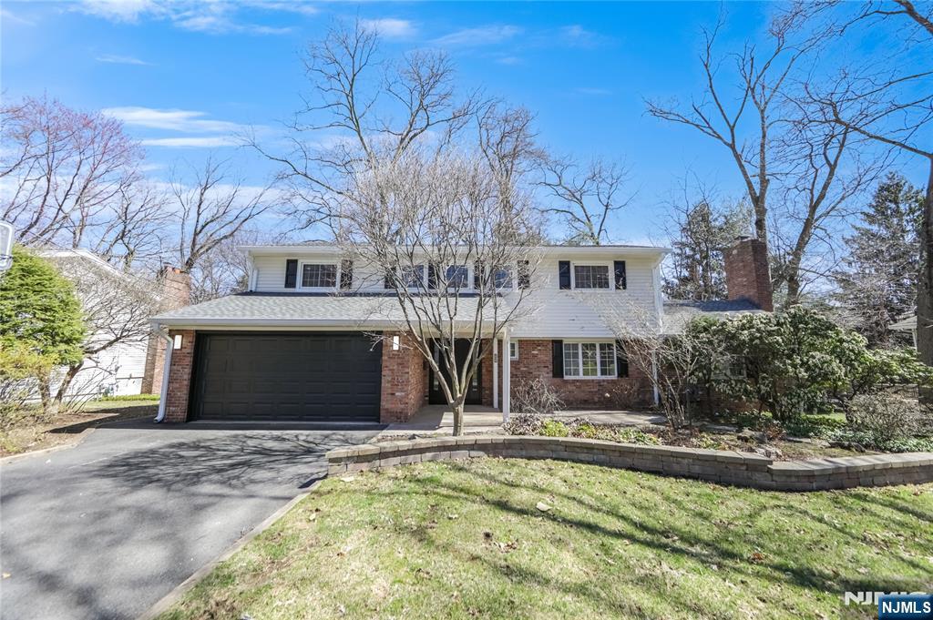 92 Stewart St, Demarest, New Jersey - 5 Bedrooms  
3 Bathrooms  
10 Rooms - 
