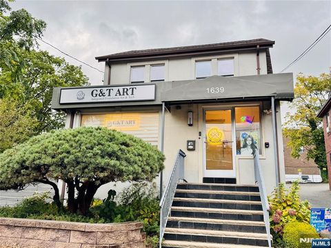Photo of 1639 Center Avenue, Fort Lee, NJ 07024 (MLS # 25037193)