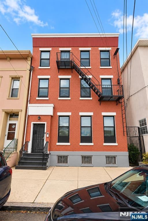 11 Cottage Street