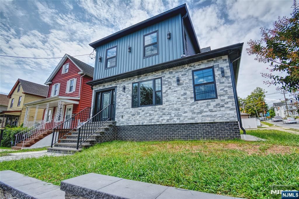 Photo of 72 Hille Place, Ridgefield Park, NJ 07660 (MLS # 25028787)