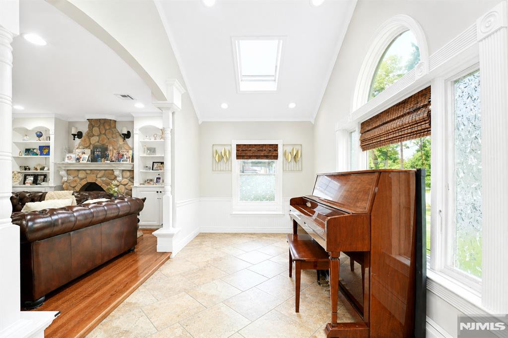 2319 Colonial Drive