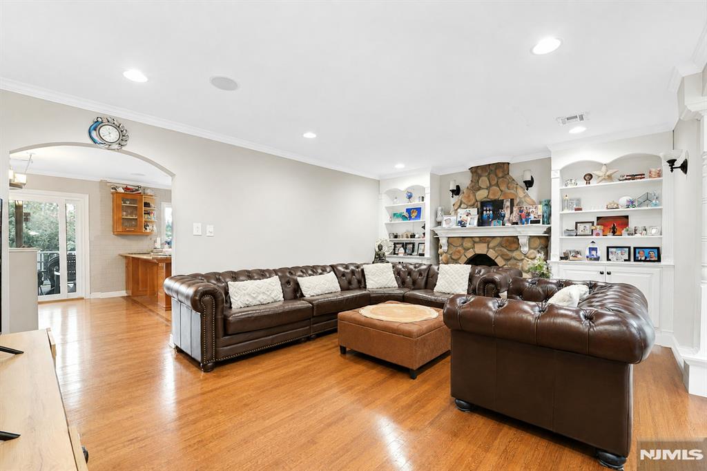 2319 Colonial Drive