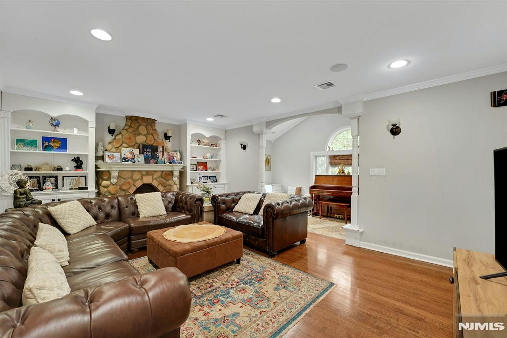 2319 Colonial Drive