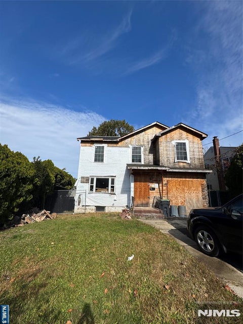 Photo of 9 Coyne Court, Bergenfield, NJ 07621 (MLS # 26041143)
