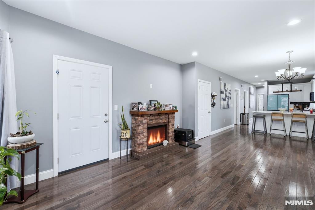 909-911 Monroe Avenue