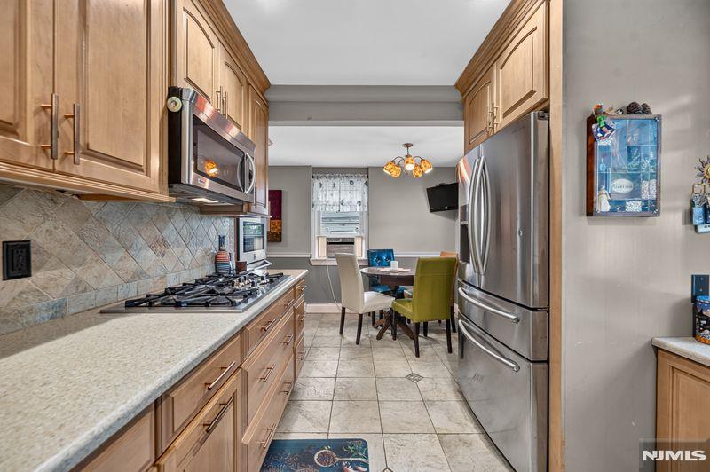 7 Henry Avenue