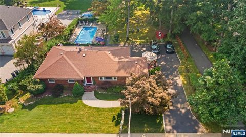 Photo of 1468 Alps Road, Wayne, NJ 07470 (MLS # 26027582)