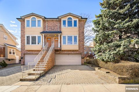 Photo of 220 Wayne Ave #C0220, Cliffside Park, NJ 07010 (MLS # 26008385)