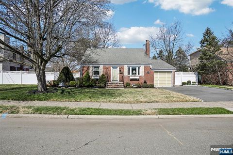 Photo of 41 Taggart Way, Saddle Brook, NJ 07663 (MLS # 26010087)
