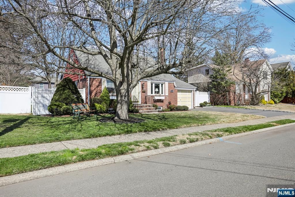 Photo of 41 Taggart Way, Saddle Brook, NJ 07663 (MLS # 26010087)