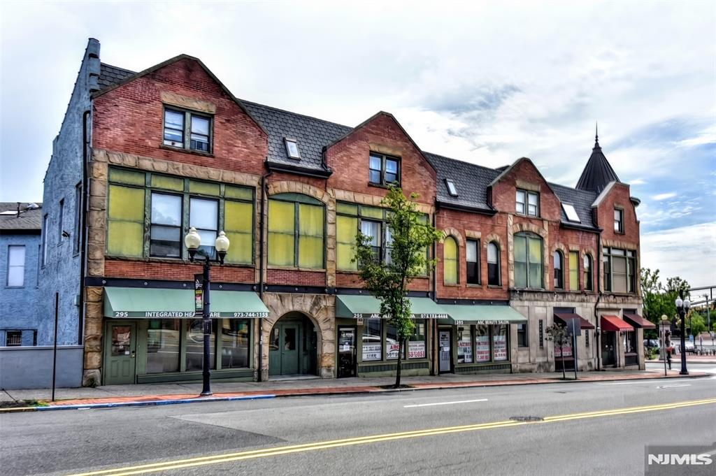295 Bloomfield Avenue C0009