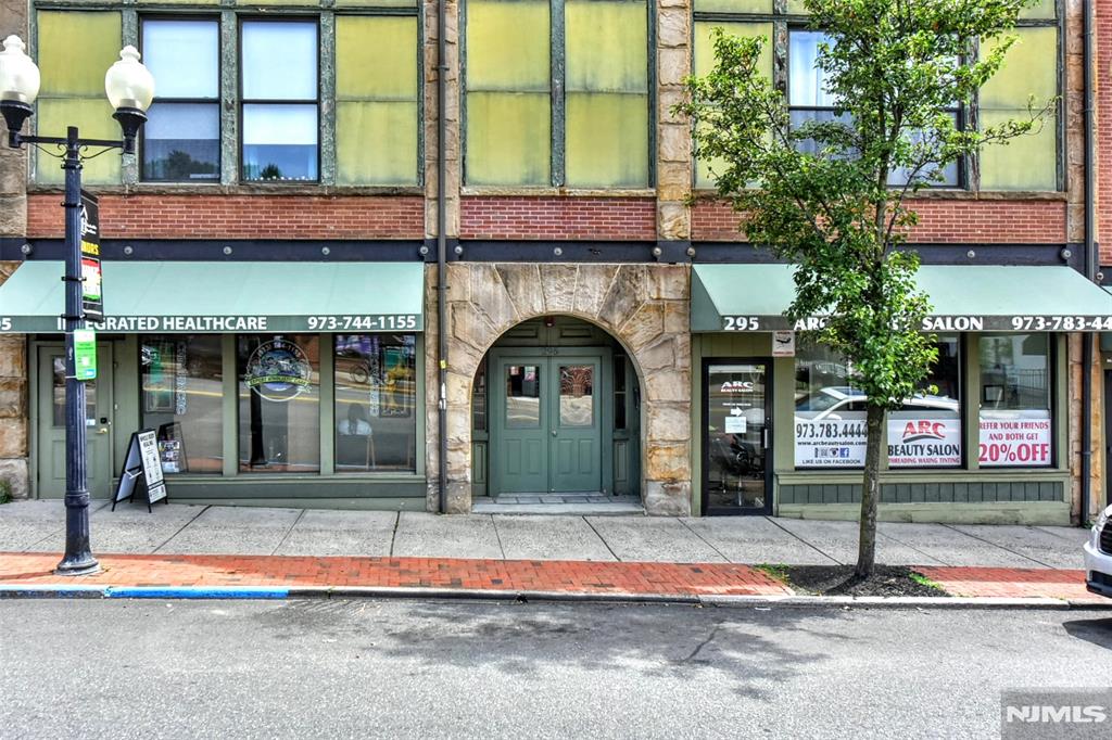 295 Bloomfield Avenue C0009