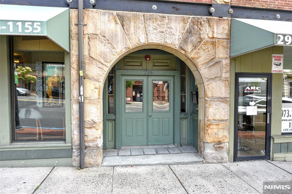 295 Bloomfield Avenue C0009