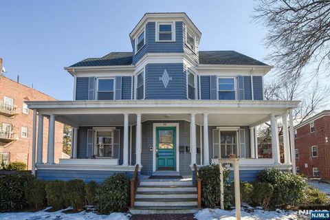 MLS: 25005614