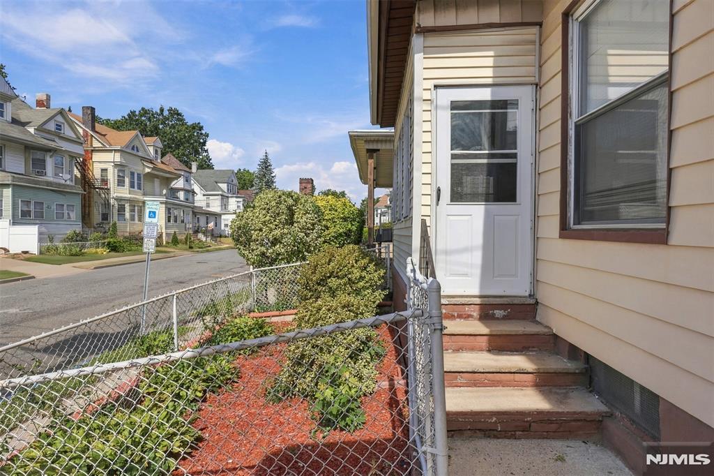 671 E 29th Street