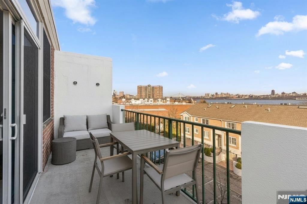 200 Grand Cove Way 5N