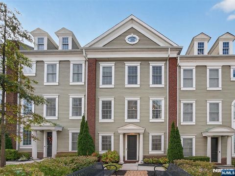 Photo of 25 Roosevelt Drive, Wood Ridge, NJ 07075 (MLS # 26001183)