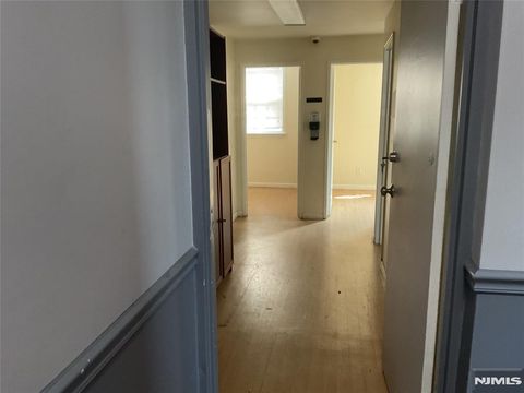 Photo of 751 Teaneck Road #7, Teaneck, NJ 07666 (MLS # 25019502)